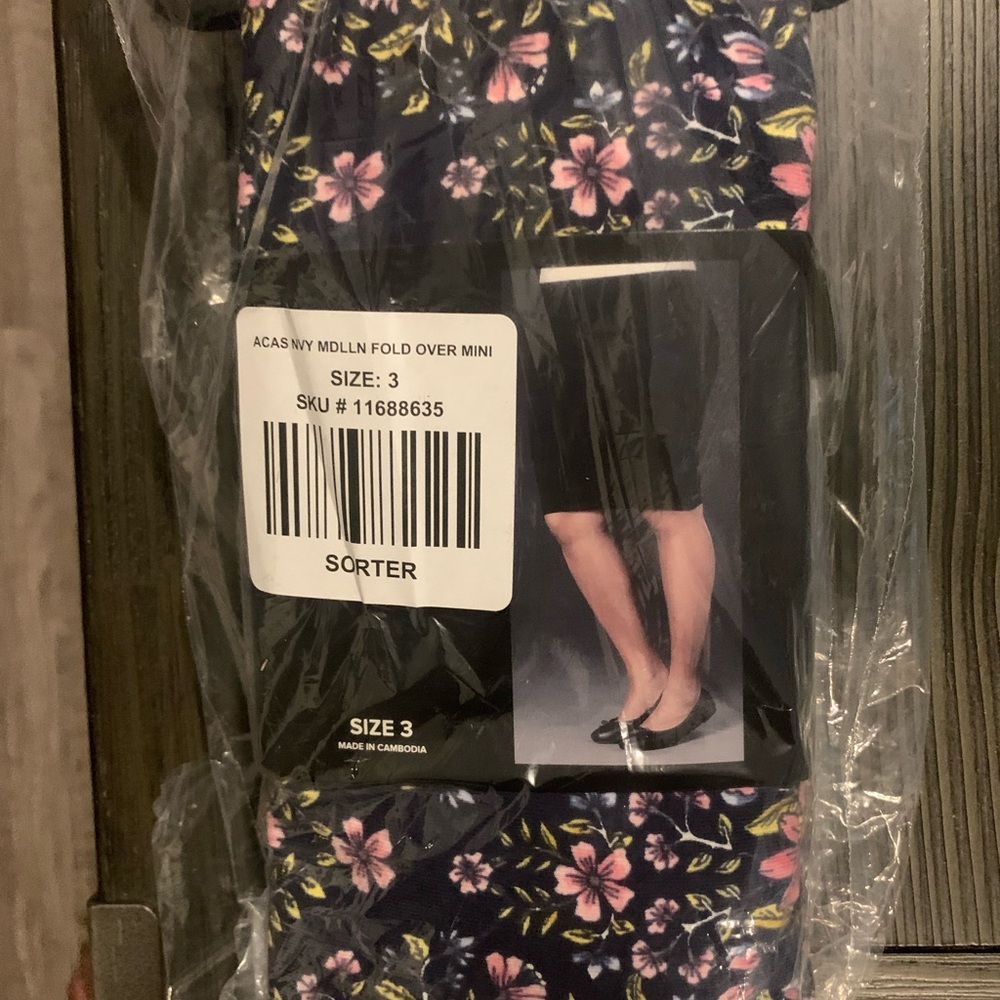 Torrid 3X Navy Fold Over Black and Pink Floral skirt
